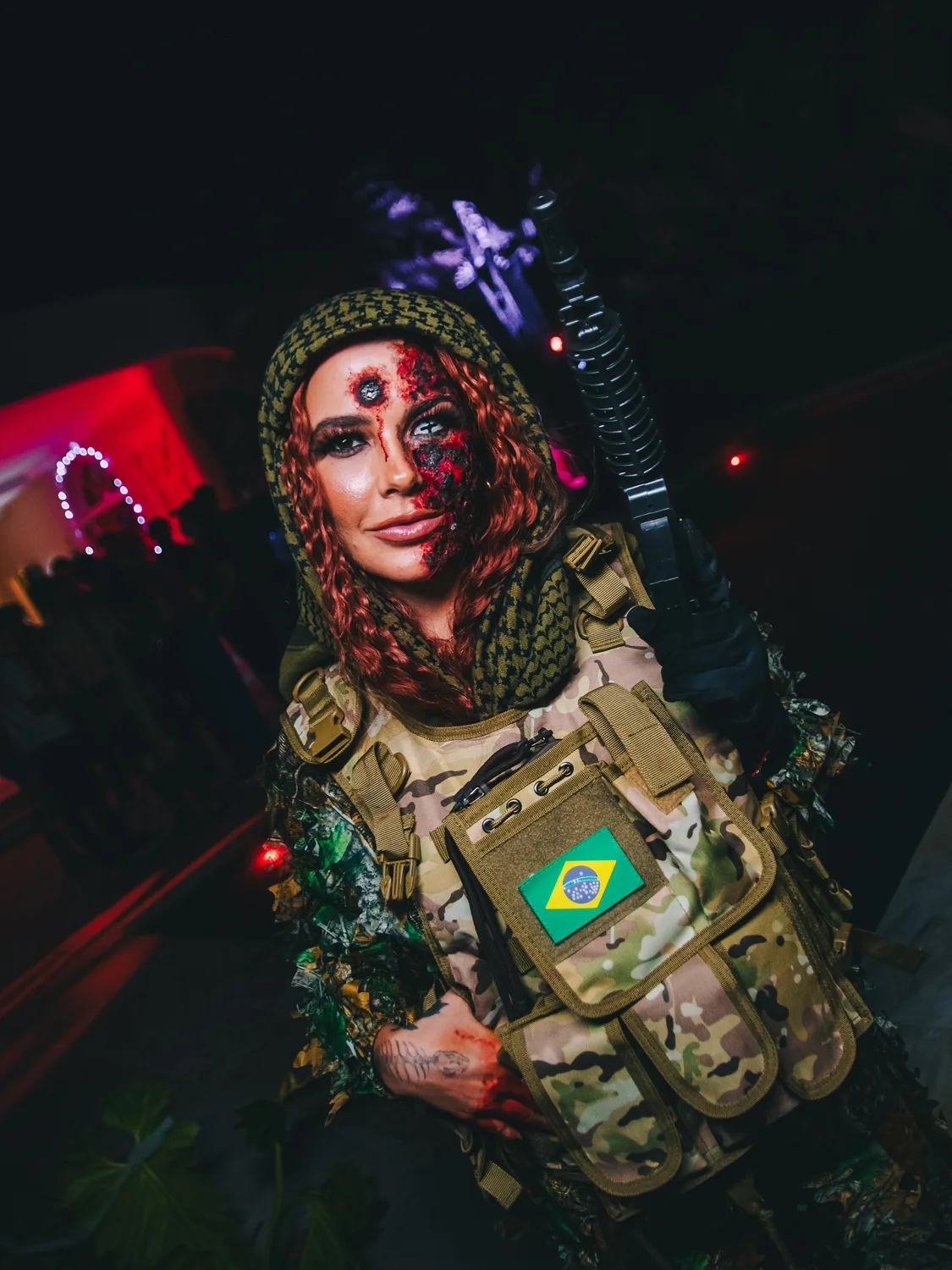 Convidada fantasiada de soldado